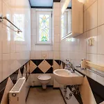 Apartament Ferienwohnung-poseidon-im-ostseebad-binz-3-raum-balkon-parkplatz-4-personen-zentrale-lage Binz