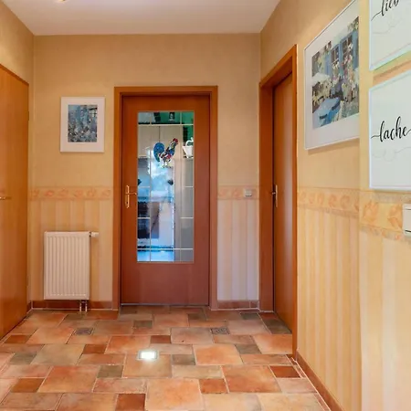 Daire Ferienwohnung-poseidon-im-ostseebad-binz-3-raum-balkon-parkplatz-4-personen-zentrale-lage