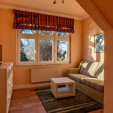 Ferienwohnung-poseidon-im-ostseebad-binz-3-raum-balkon-parkplatz-4-personen-zentrale-lage Apartment Binz