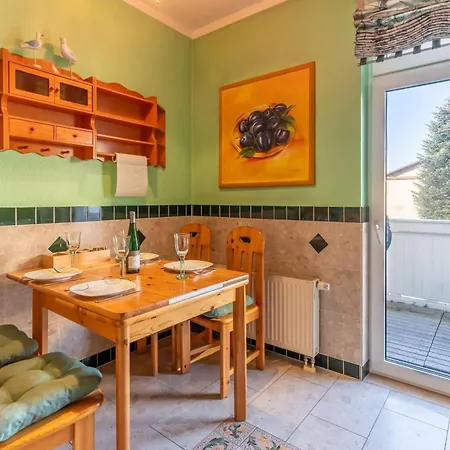 Ferienwohnung-poseidon-im-ostseebad-binz-3-raum-balkon-parkplatz-4-personen-zentrale-lage Daire Binz