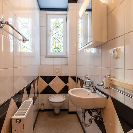 Daire Ferienwohnung-poseidon-im-ostseebad-binz-3-raum-balkon-parkplatz-4-personen-zentrale-lage Binz