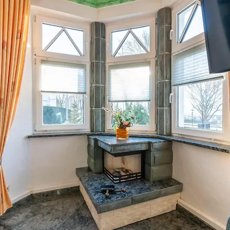 Daire Ferienwohnung-poseidon-im-ostseebad-binz-3-raum-balkon-parkplatz-4-personen-zentrale-lage *