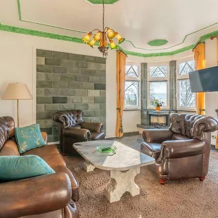Ferienwohnung-poseidon-im-ostseebad-binz-3-raum-balkon-parkplatz-4-personen-zentrale-lage Apartment *