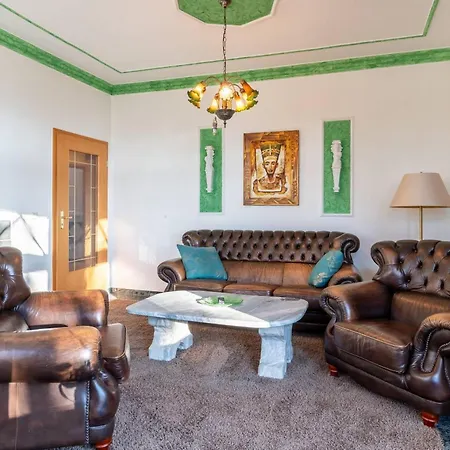 Ferienwohnung-poseidon-im-ostseebad-binz-3-raum-balkon-parkplatz-4-personen-zentrale-lage Apartament Binz